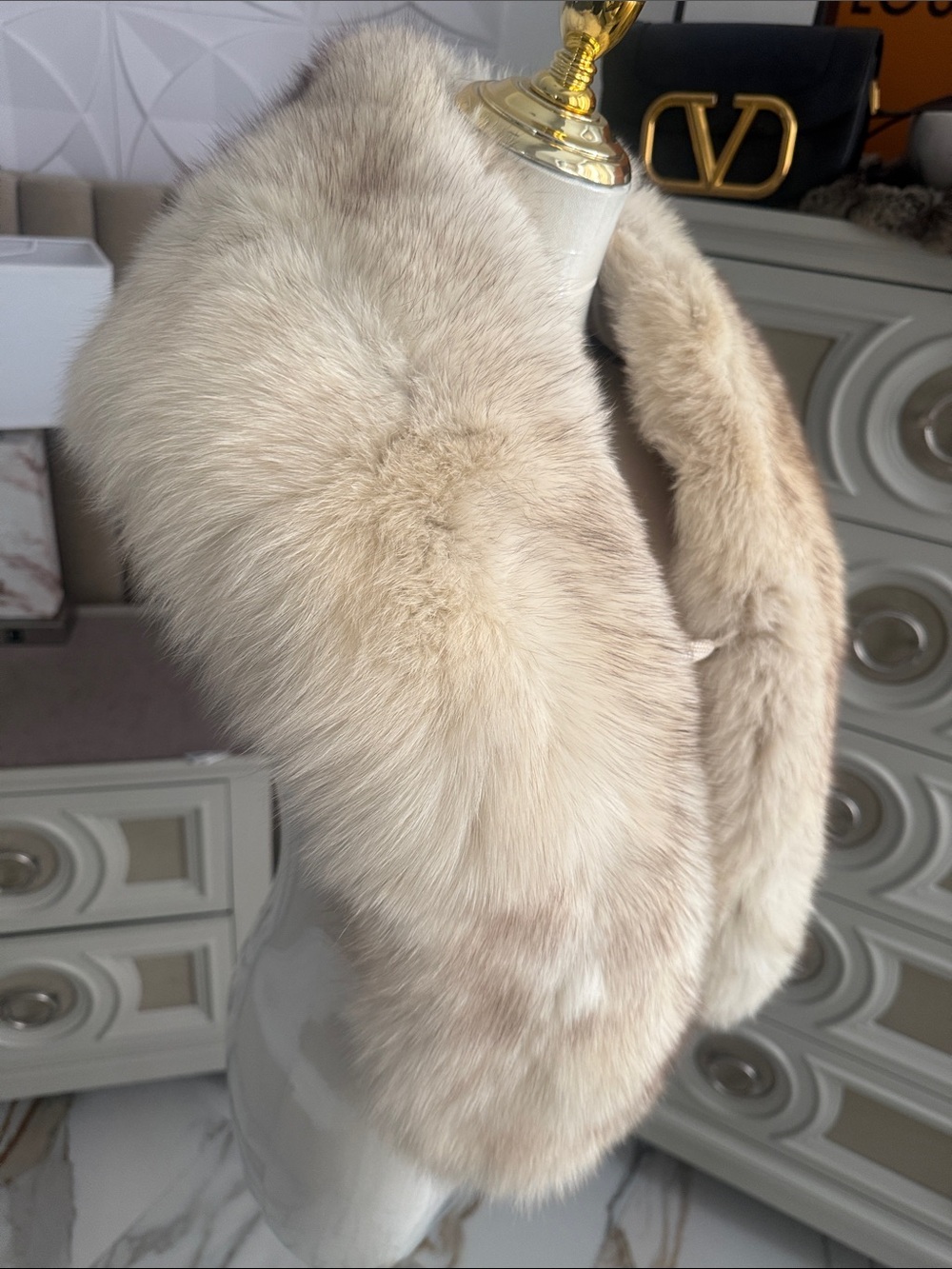 Saga fox fur thick collar